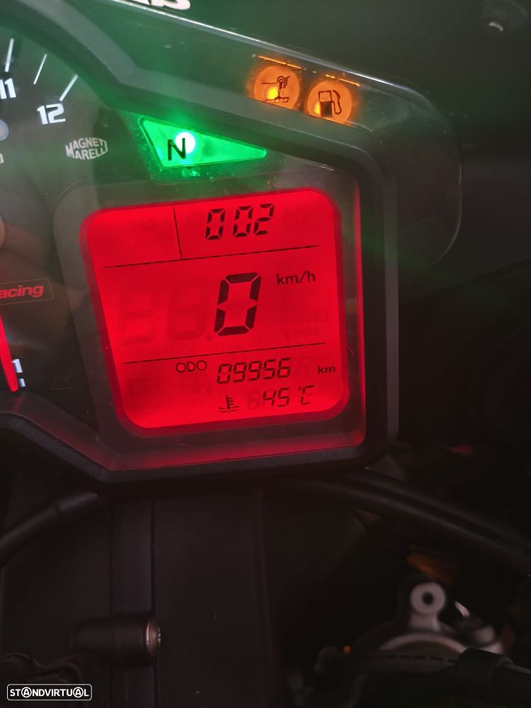 Aprilia RSV 1000R Factory - 13