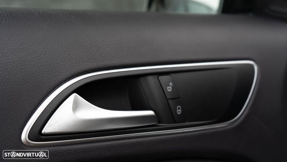 Mercedes-Benz GLA 200 - 25