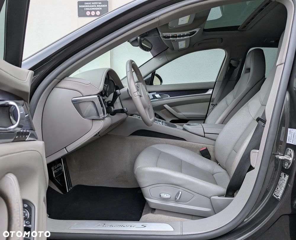 Porsche Panamera 4S PDK - 15