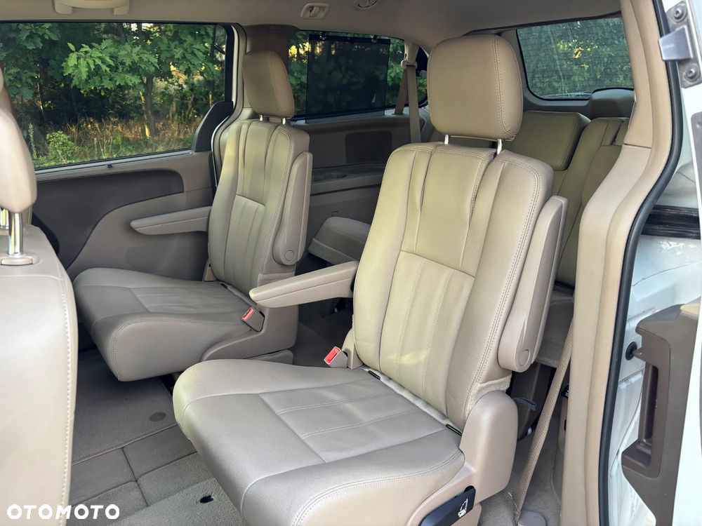 Chrysler Town & Country 3.6 Limited - 23