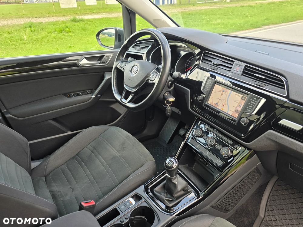 Volkswagen Touran 2.0 TDI SCR Highline - 32