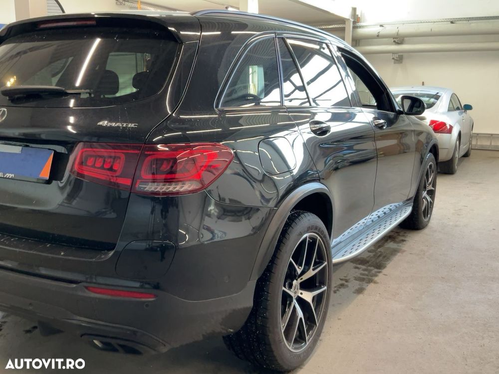 Mercedes-Benz GLC 300 e 4Matic 9G-TRONIC AMG Line - 2