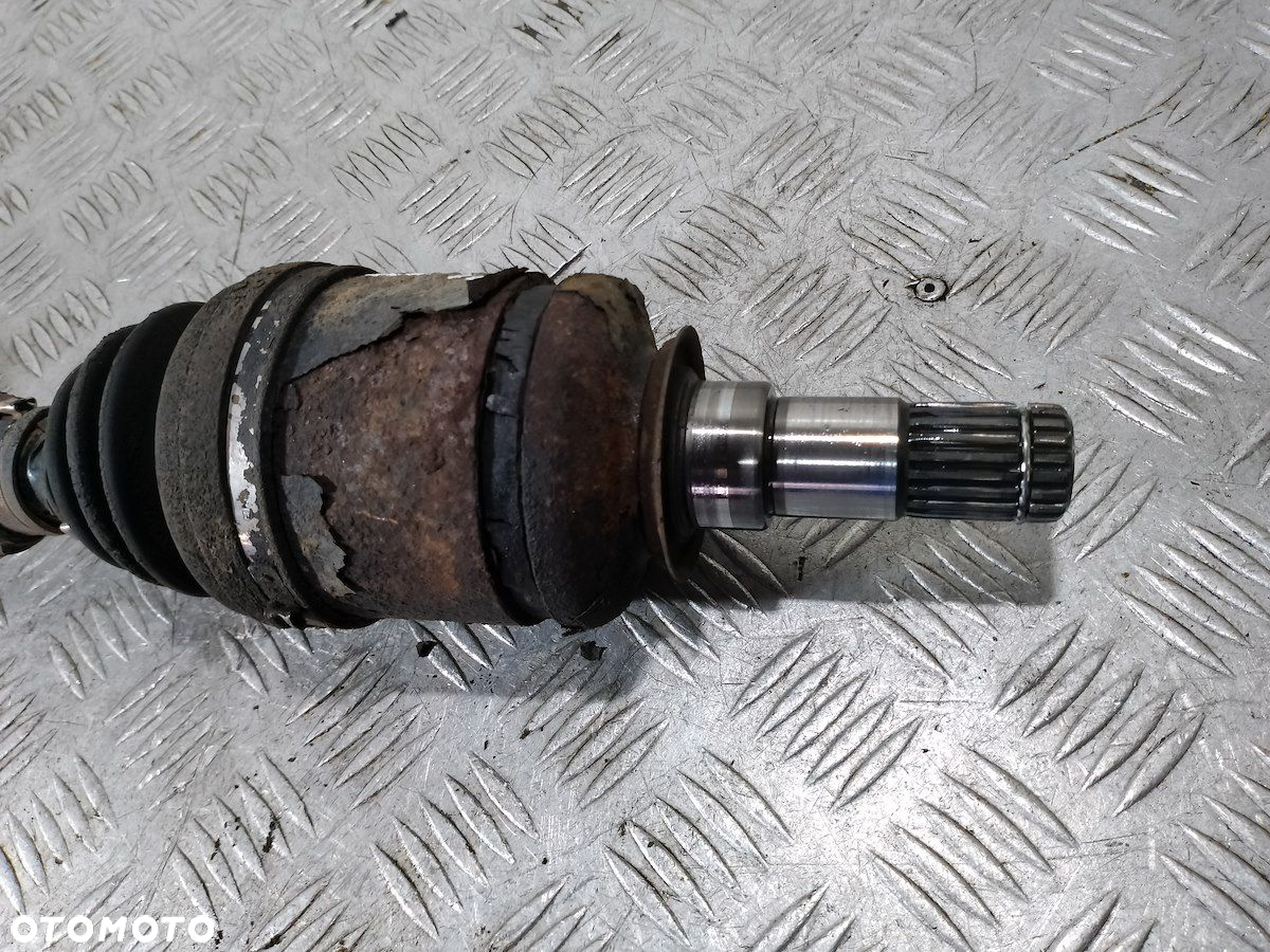 PÓŁOŚ LEWA PRZÓD TOYOTA AVENSIS I T22 2.0 16V - 3
