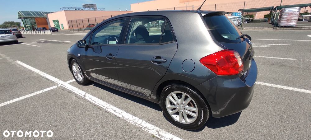 Toyota Auris 1.6 Sol - 2