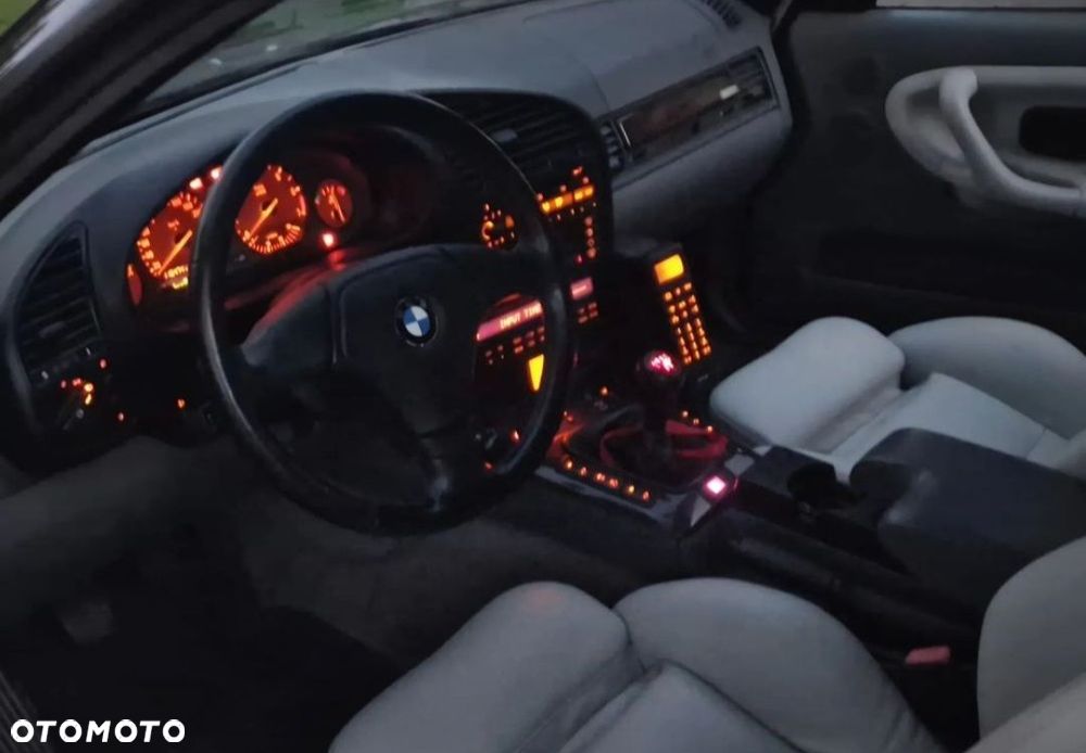 BMW Seria 3 325i - 21