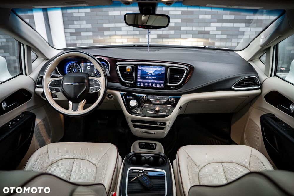 Chrysler Pacifica - 31