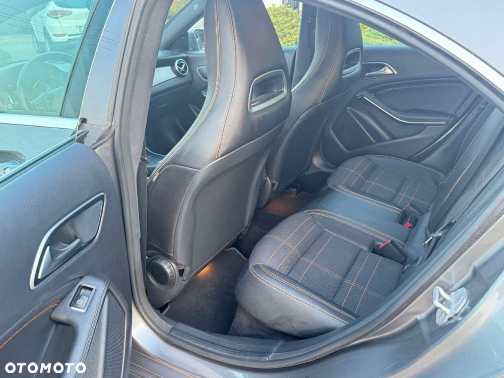 Mercedes-Benz CLA 200 7G-DCT Orange Art Edition - 14