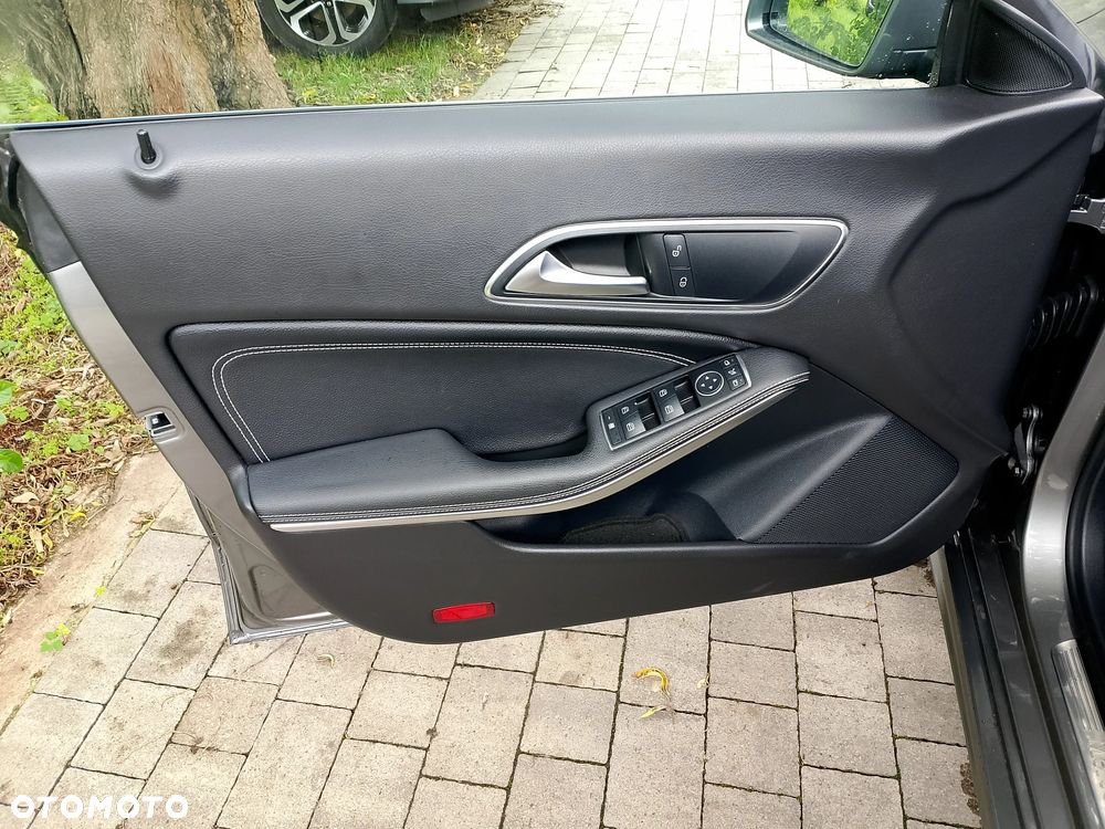 Mercedes-Benz CLA 200 7G-DCT SCORE - 20