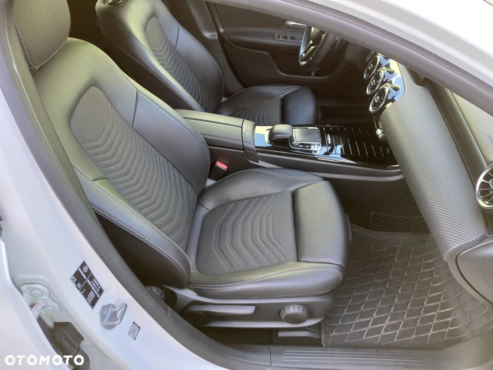 Mercedes-Benz Klasa A 180 Edition 1 7G-DCT - 22