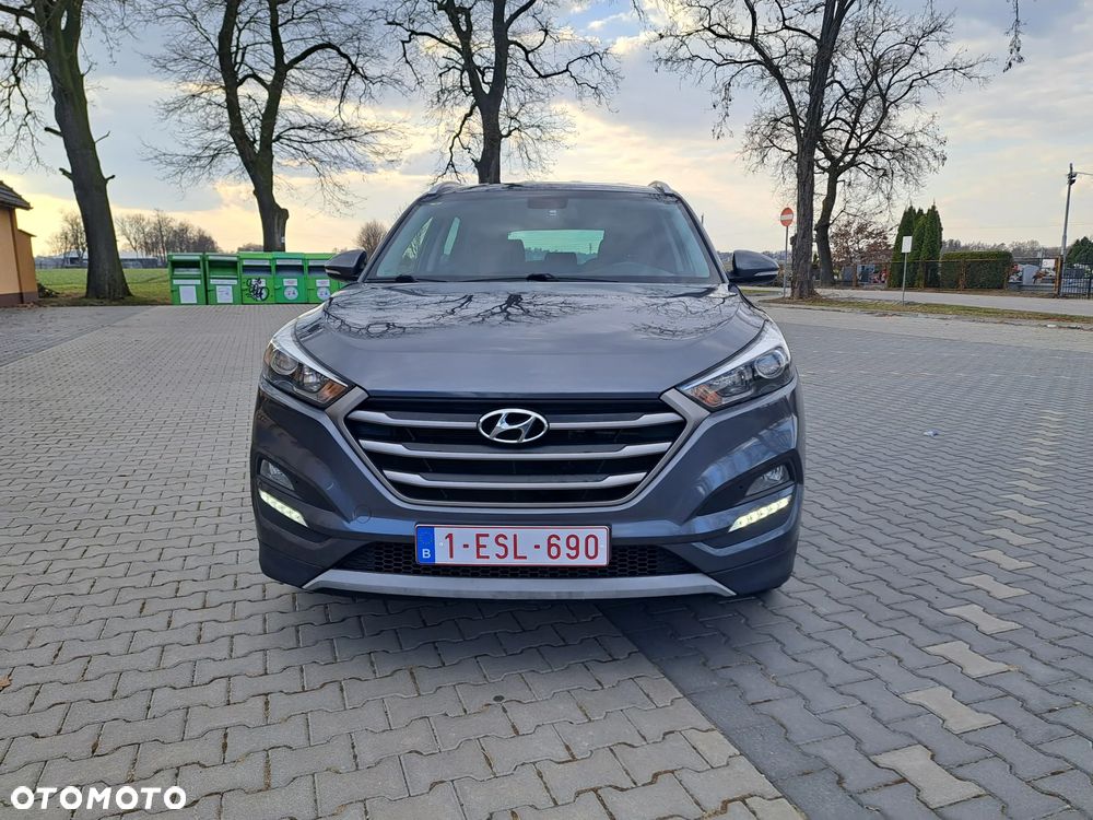Hyundai Tucson 1.7 CRDI BlueDrive Style 2WD - 24