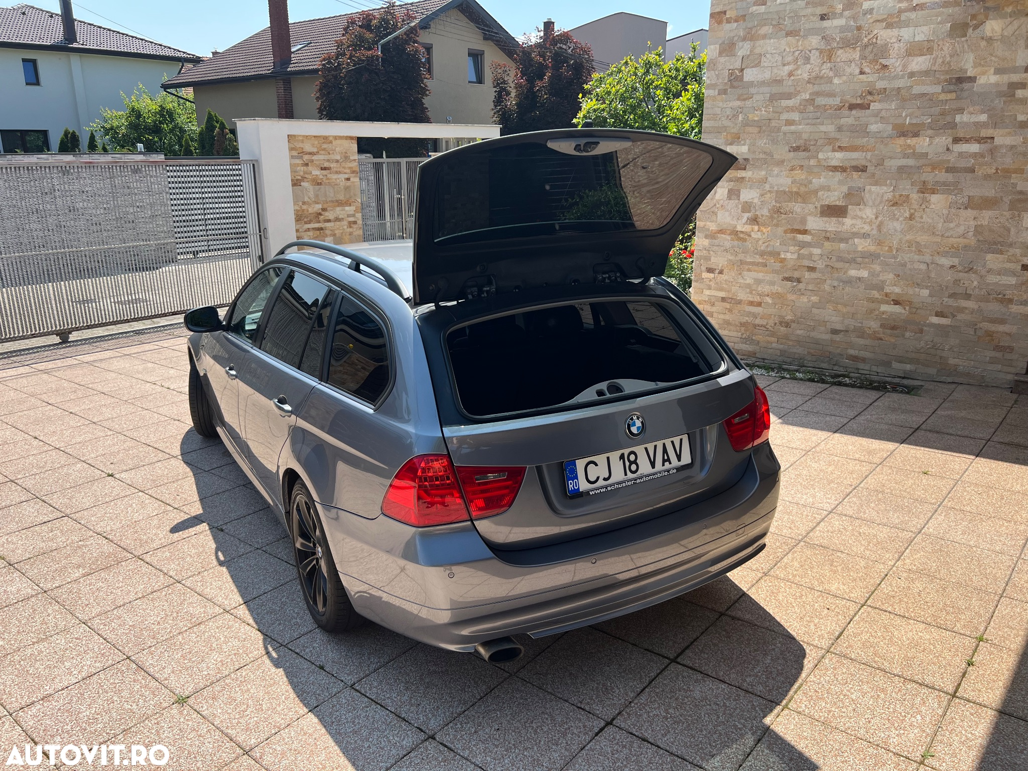 BMW Seria 3 320d DPF Touring - 11