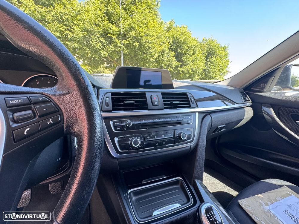 BMW 318 d Touring Line Luxury - 22