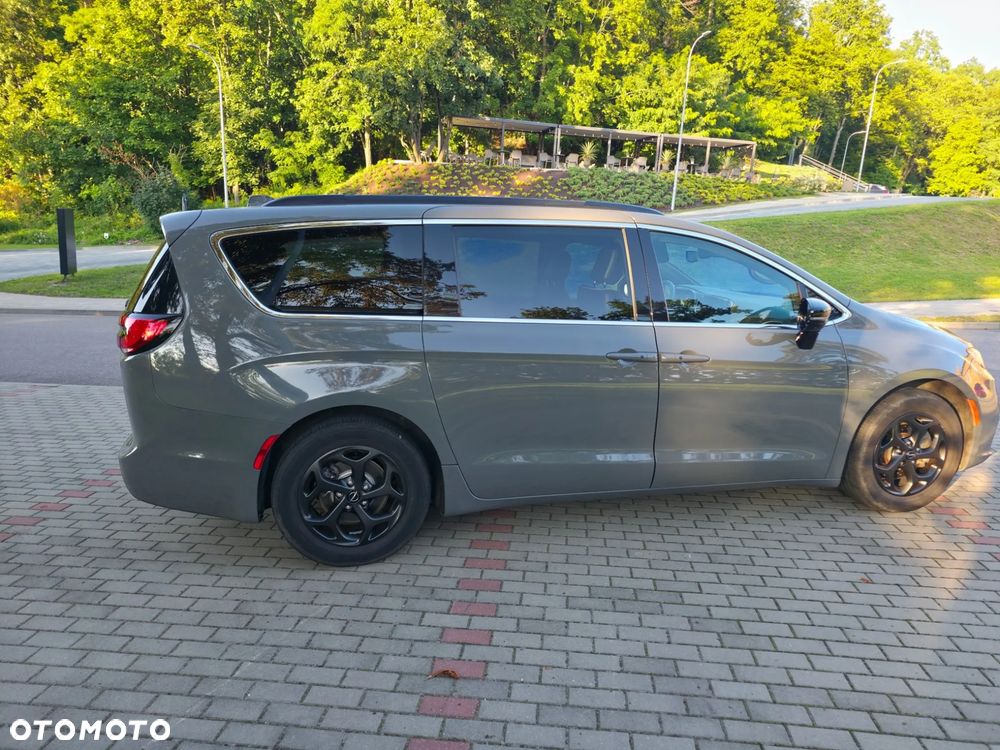 Chrysler Pacifica - 12
