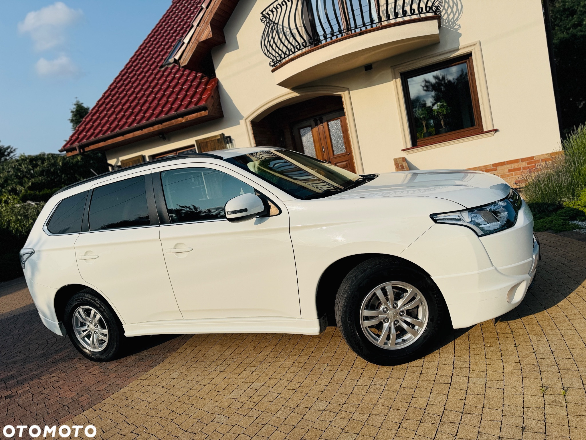 Mitsubishi Outlander 2.0 Intense + Navi 4WD CVT - 4