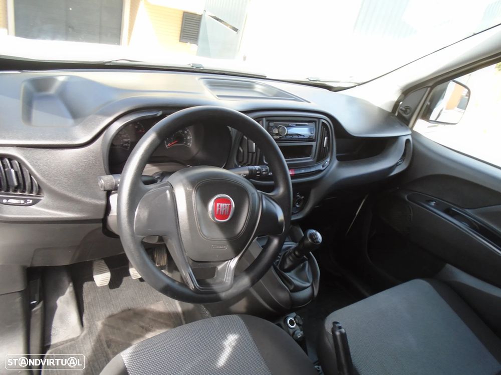 Fiat Doblo 1.3 M-JET 95 CV-  3 LUGARES-NACIONAL- IVA DEDUTIVEL - 24