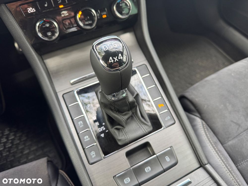 Skoda Superb 2.0 TDI SCR 4x4 Scout DSG - 14