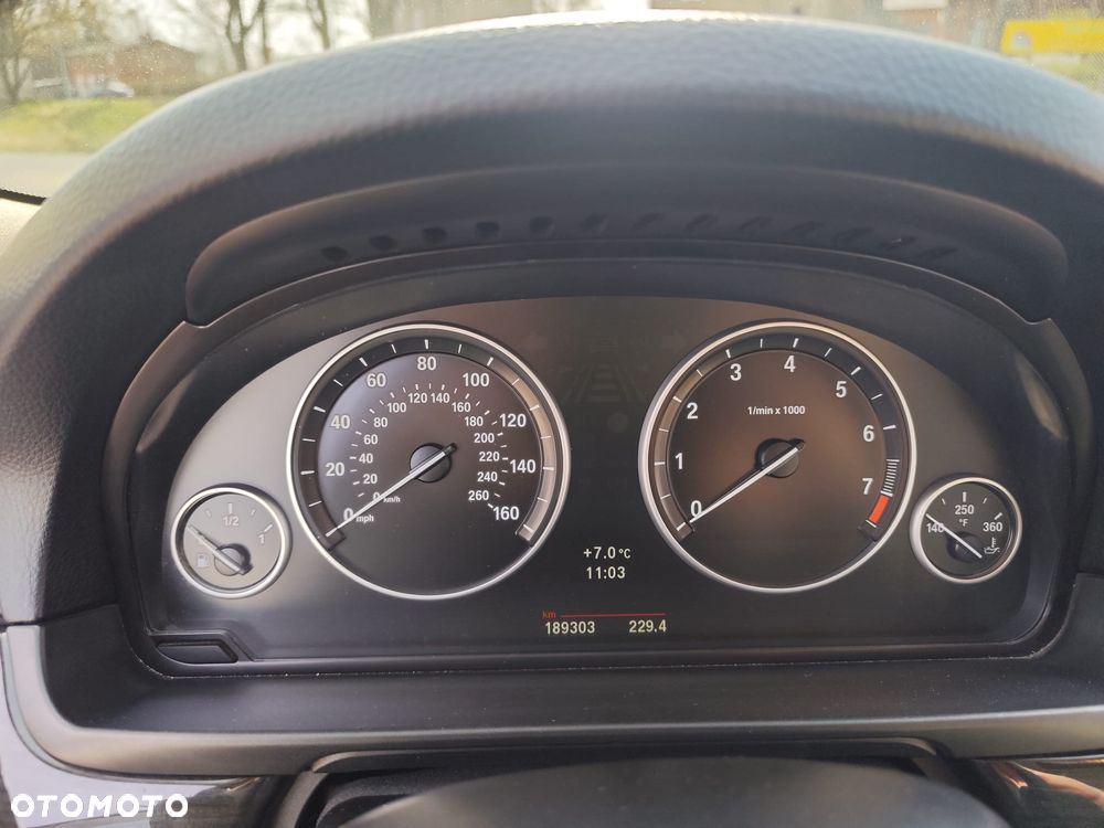 BMW Seria 5 528i - 11