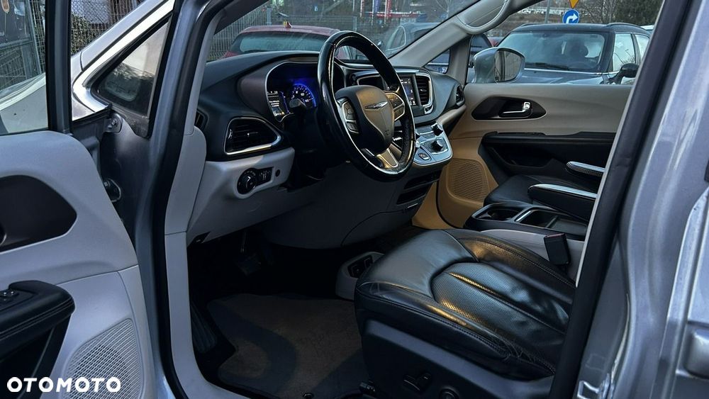 Chrysler Pacifica - 8