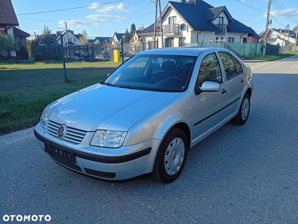 Volkswagen Bora 1.6 Comfortline - 1