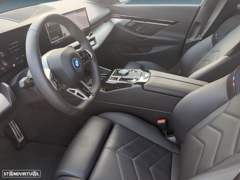 BMW 530 e Pack Desportivo M - 11