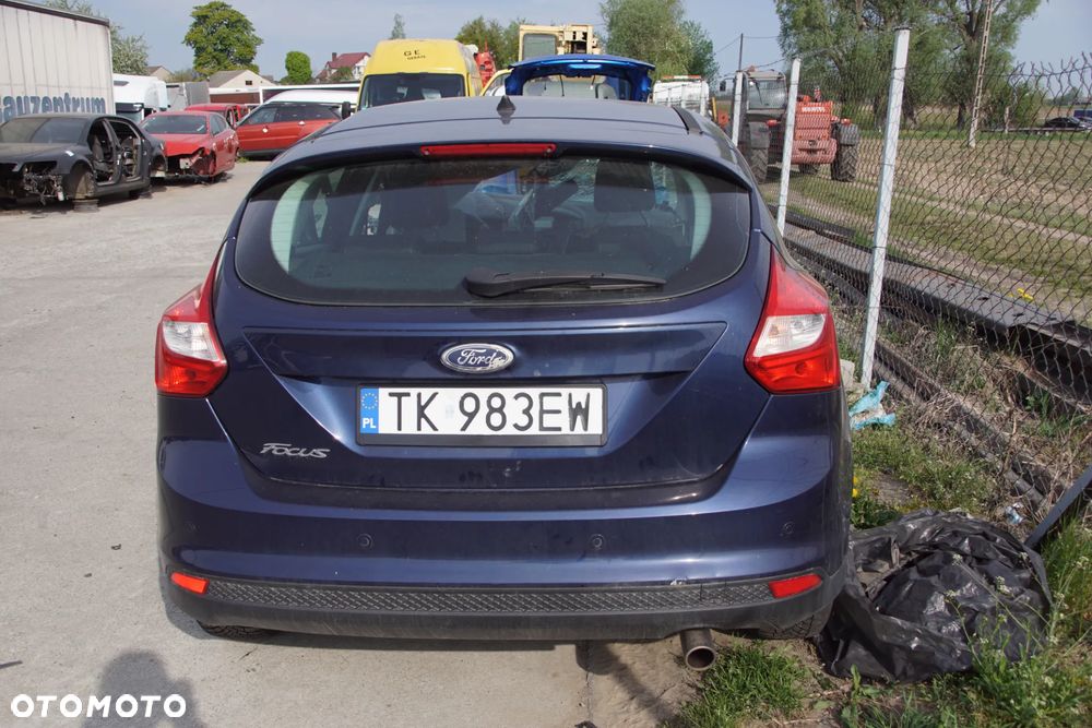Auto na części - Ford Focus MK3 2.0 TDCI 140 KM UFDB MMT6 DYB 2011R Silnik Skrzynia Drzwi Błotnik Klapa Zderzak Lampa Klamka Szyba Lusterko Deska Kokpit Sterownik Moduł Czujnik Licznik Wyświetlacz Panel Kierownica - 6