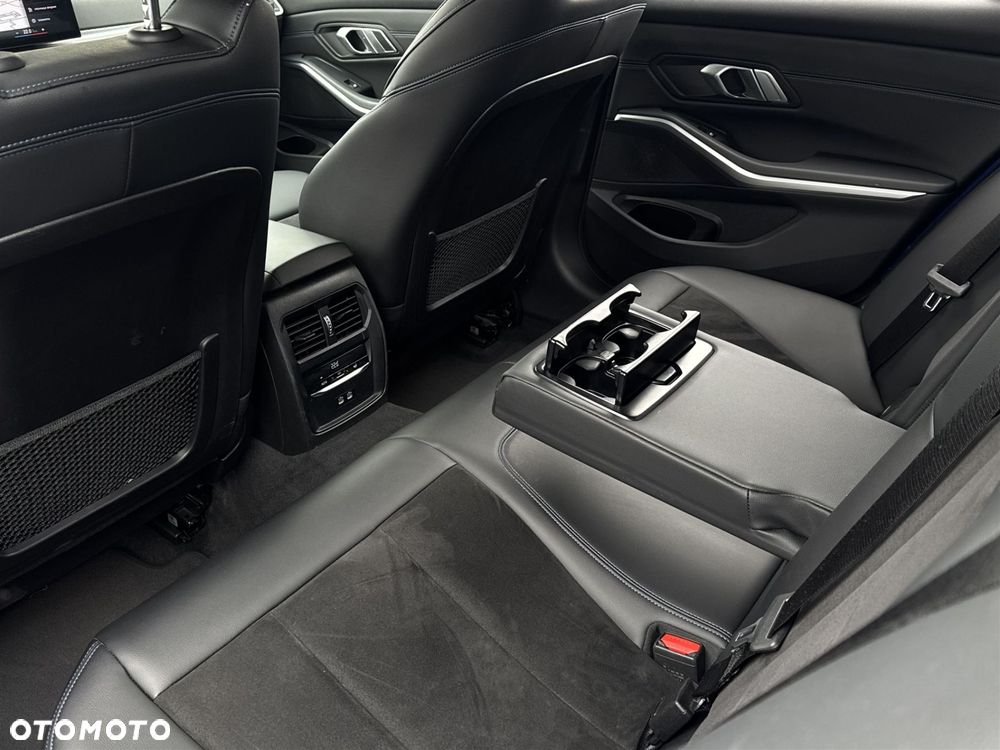 BMW Seria 3 320d xDrive - 22