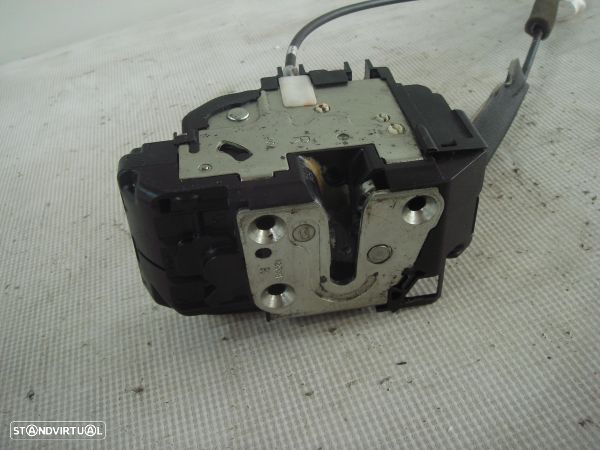 Fecho Da Porta Frente Dto Nissan Micra Iii (K12) - 2