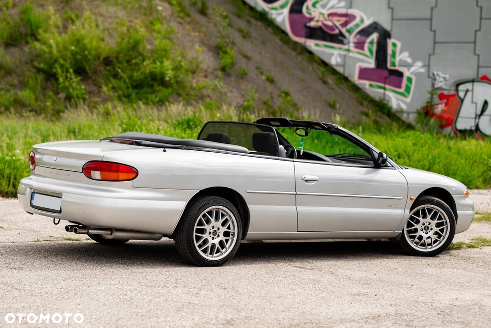 Chrysler Stratus - 17