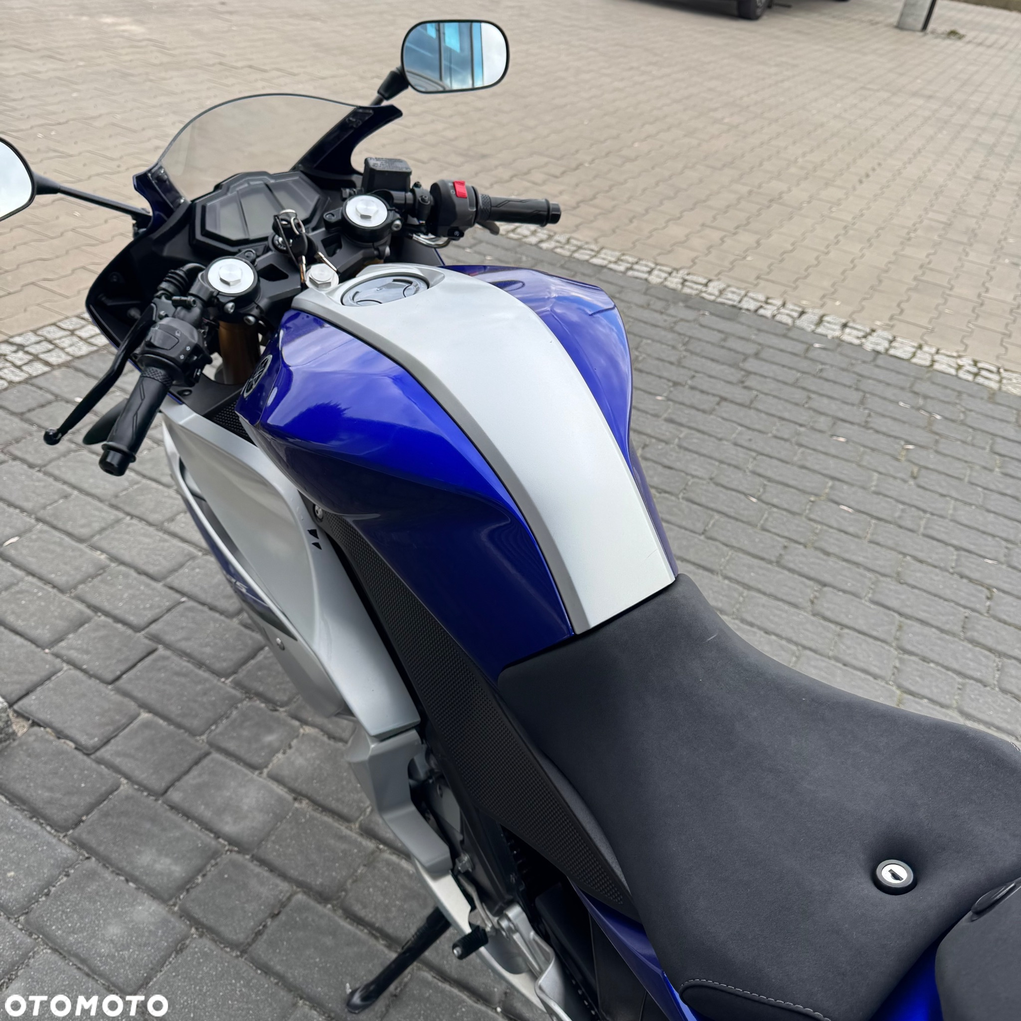 Yamaha YZF - 11