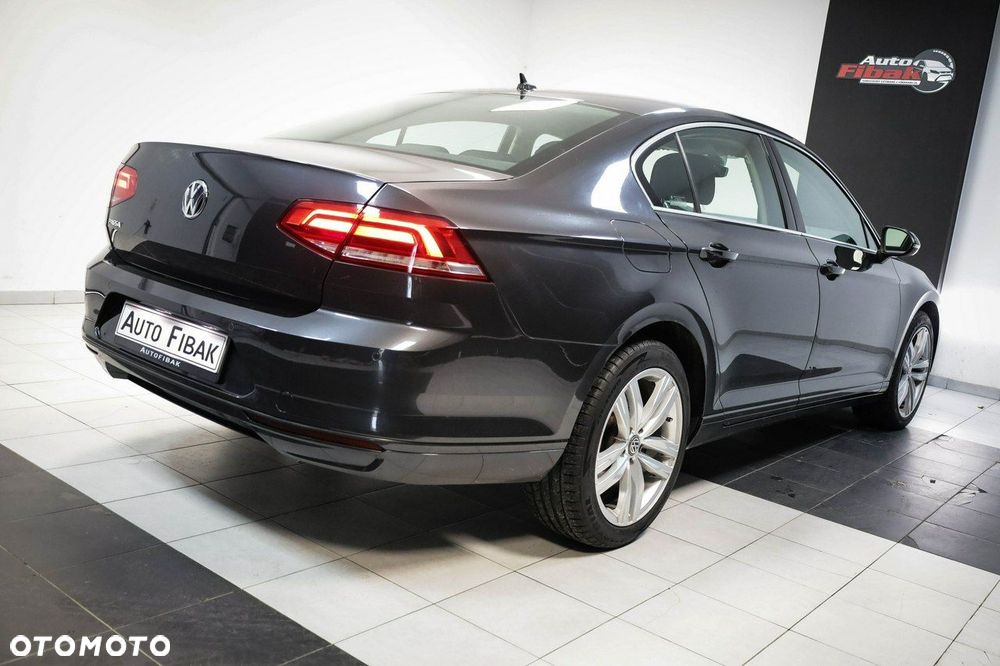 Volkswagen Passat - 11