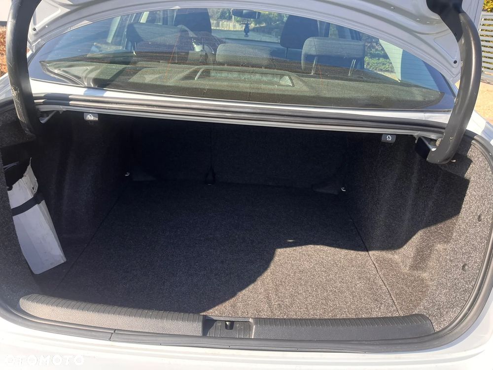 Volkswagen Jetta 2.0 TDI DPF BMT Comfortline - 19