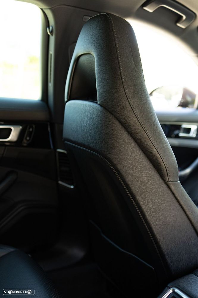 Porsche Panamera Sport Turismo 4 E-Hybrid - 34