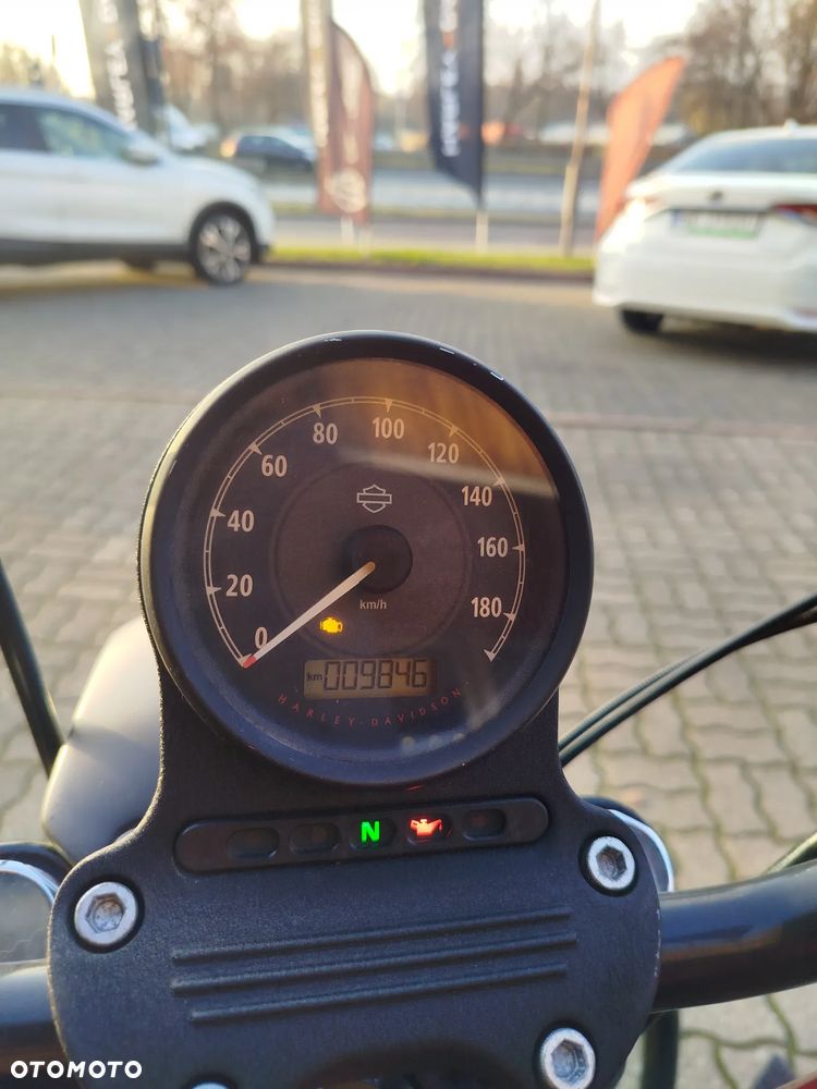 Harley-Davidson Sportster Iron 883 - 5