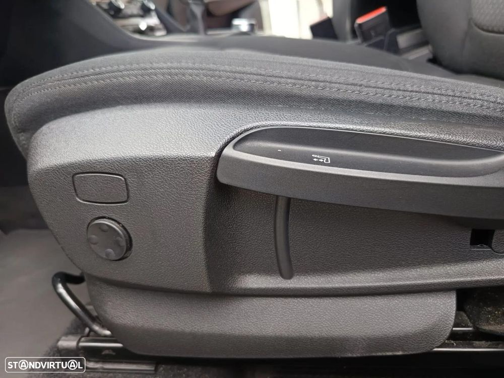 BMW 216 Gran Tourer i - 26