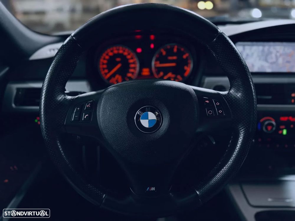 BMW 320 d Touring Pack M - 21