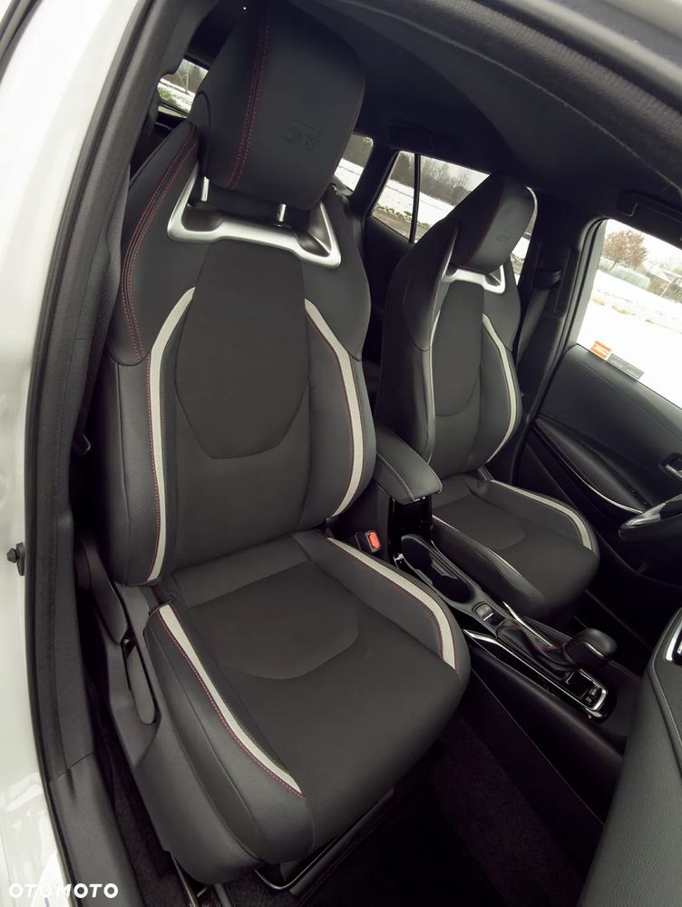 Toyota Corolla 2.0 Hybrid GR Sport Dynamic - 18