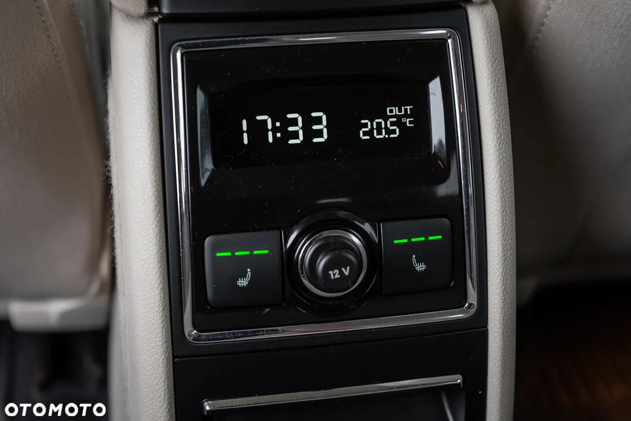 Skoda Superb 2.0 TDI Elegance DSG - 24