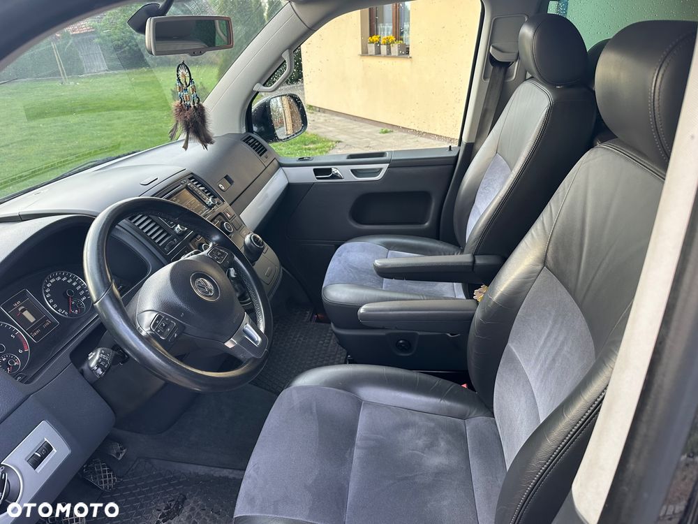Volkswagen Multivan - 13