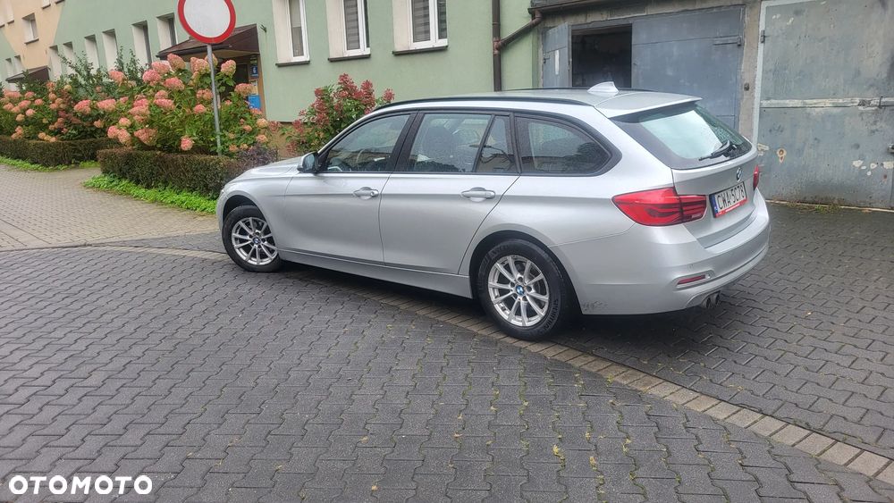 BMW Seria 3 320i Touring xDrive - 2