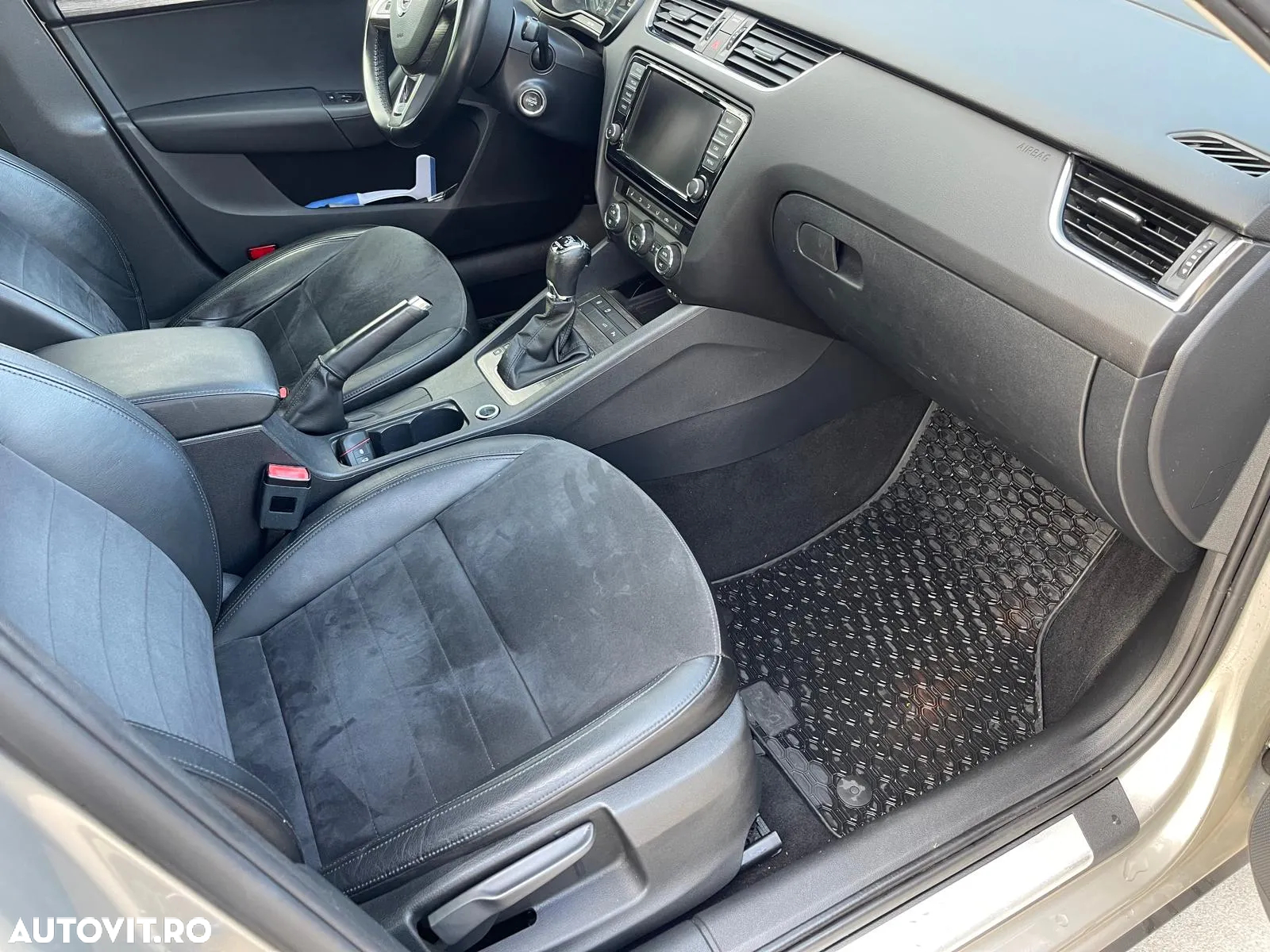 Skoda Octavia Combi Diesel 2.0 TDI 4X4 DSG Scout - 14