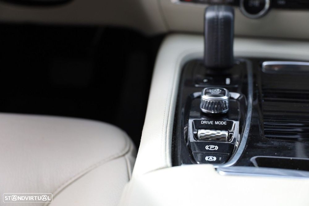 Volvo V60 2.0 T8 AWD TE Momentum Plus - 25