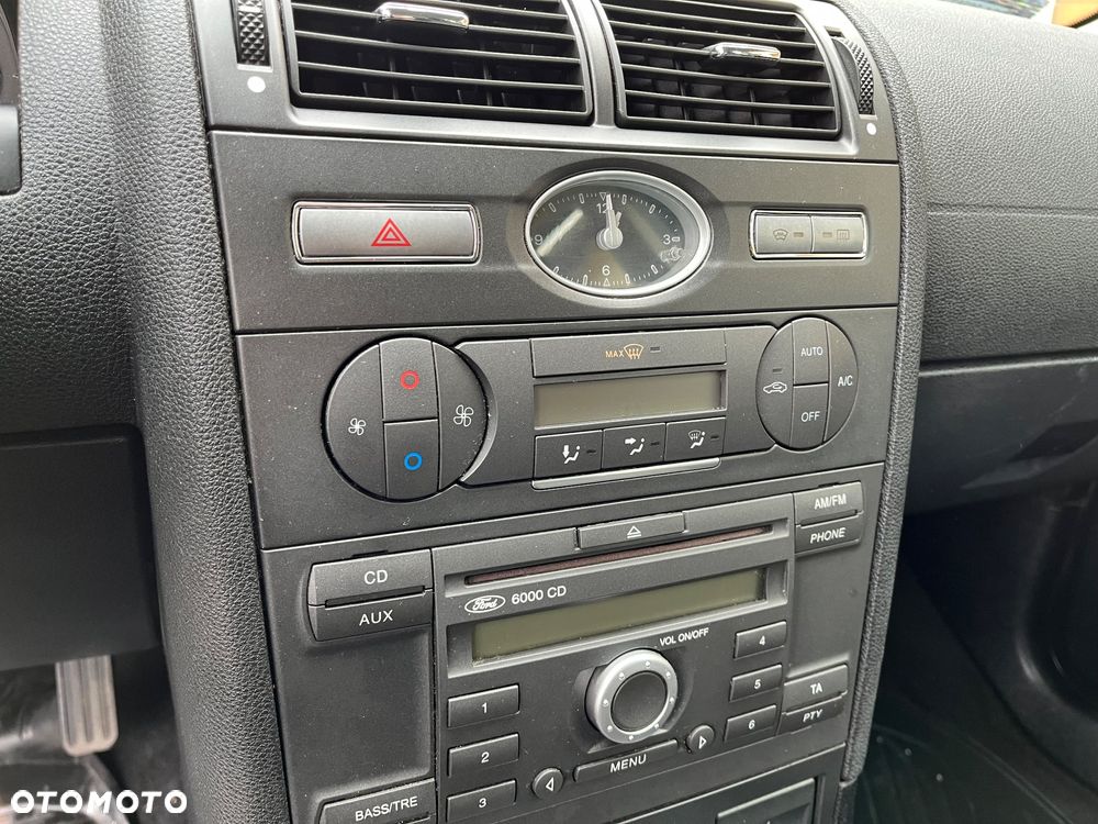 Ford Mondeo 1.8 Ambiente - 16