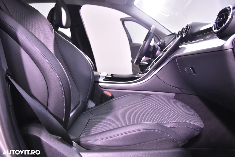 Mercedes-Benz C - 12