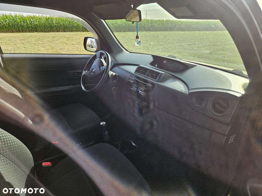 Daihatsu Materia - 11