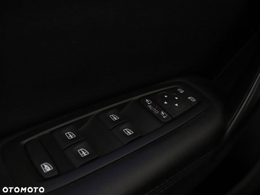 Renault Megane ENERGY TCe 205 EDC GT - 37