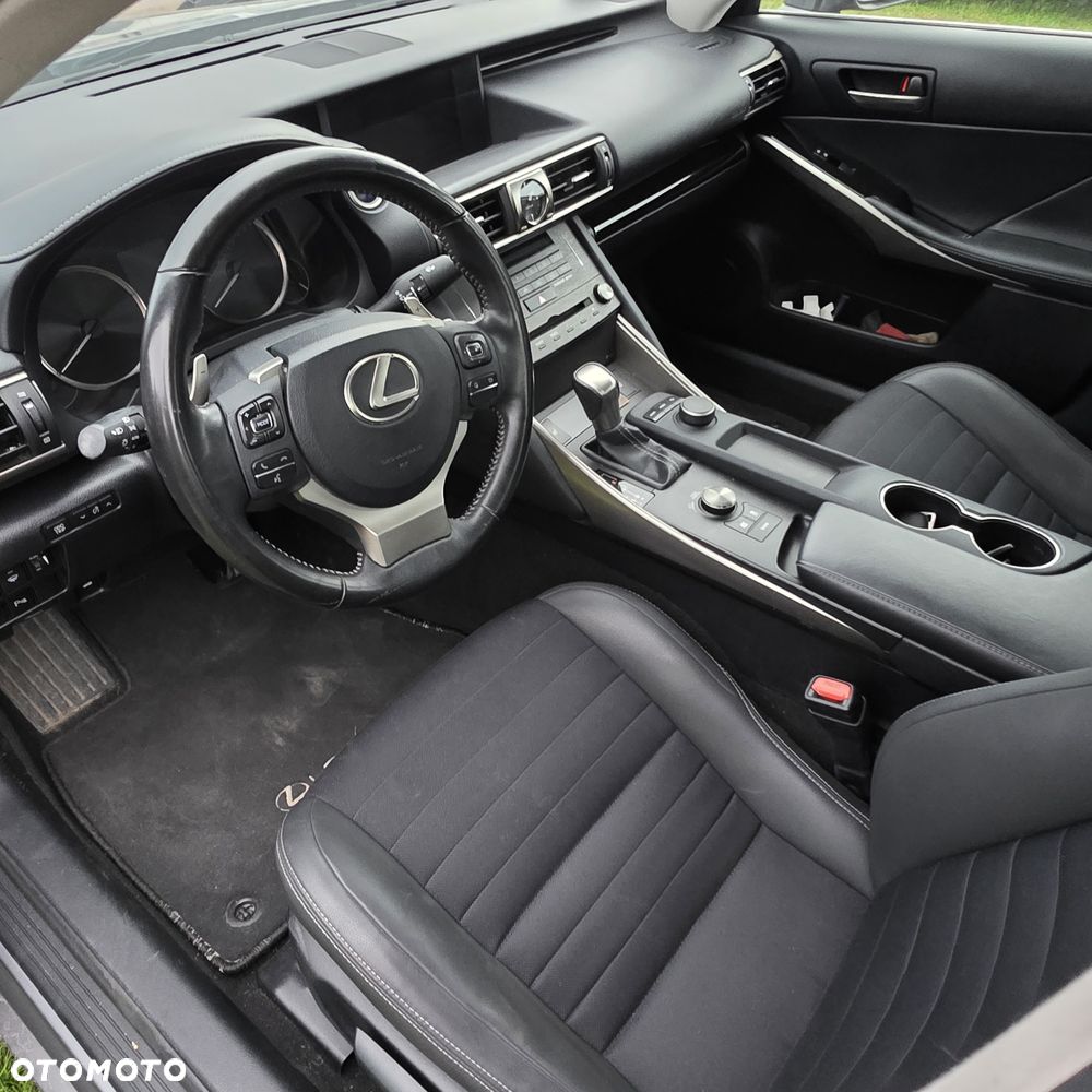 Lexus IS Style Edition - 4
