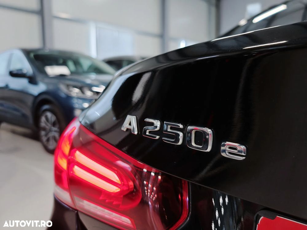 Mercedes-Benz A 250 e Sedan 8G-DCT - 26