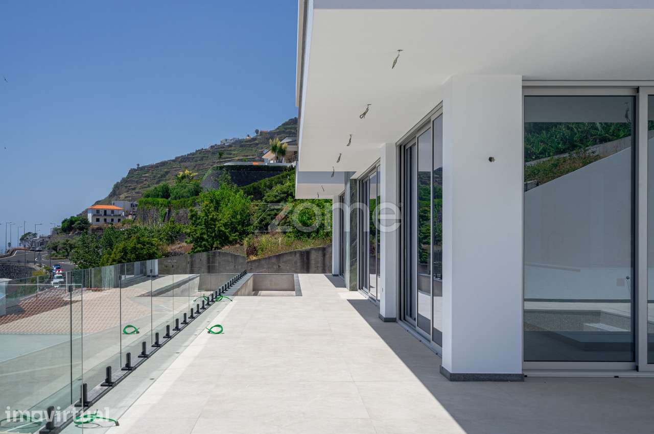 Moradia T3| Vista Mar| Luxo| Calheta - Grande imagem: 5/45