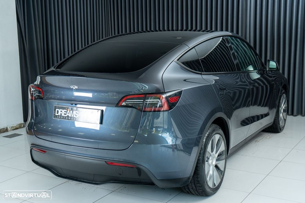Tesla Model Y Standard RWD - 4