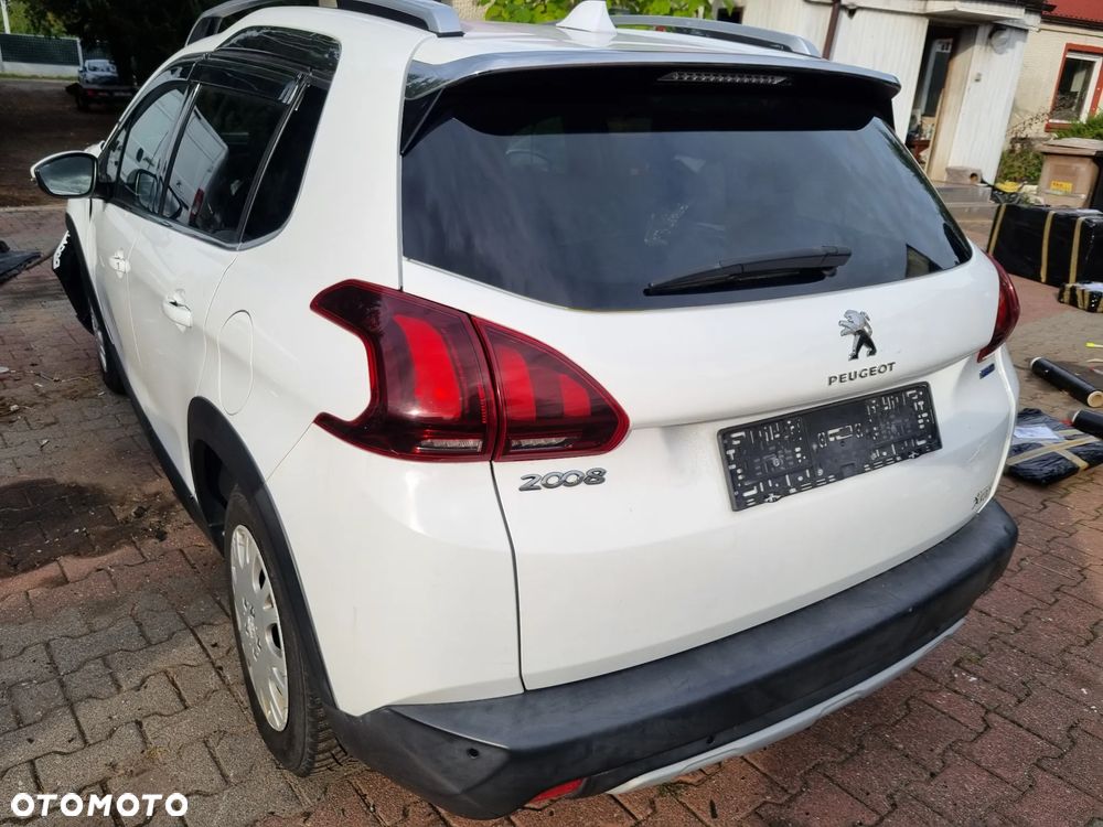 Peugeot 2008 1.2 Pure Tech Allure S&S EAT6 - 10